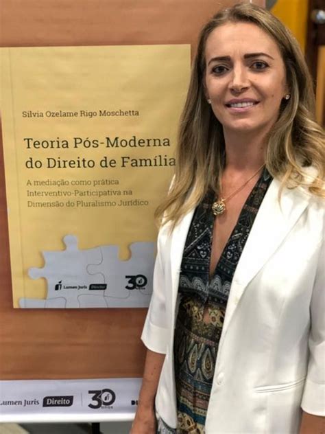 Professora Do Curso De Direito Lan A Livro Da Sua Tese De Doutorado