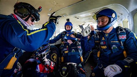 The Tigers British Armys Parachute Display Team Turns 30 Bbc Newsround