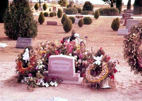 James Dean Funeral - James Dean's grave | james dean | Pinterest | James dean ... / Kuehl's ...