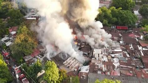 Un Incendio En Un Barrio De Chabolas Causa Muertos En Manila Entre