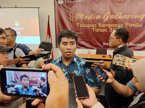 KPU Surabaya Ingatkan Peserta Pemilu Soal Pemasangan APK Wartagres