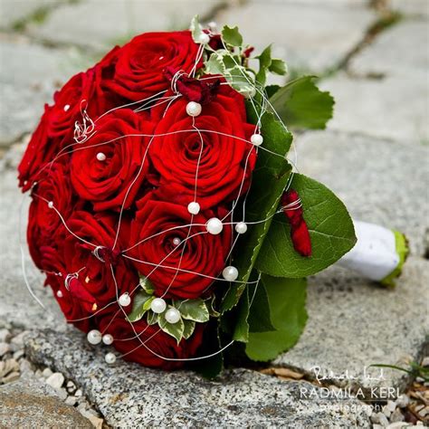 rote Rose Hochzeit Blume Brautstrauß mit weißen Perlen von c Radmila