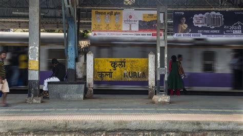 Chaos at Kurla station as two FOBs shutdown | Mumbai Live