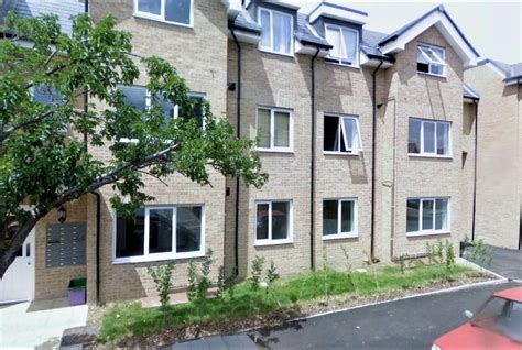 1 Bed Flat To Rent In Park Road Colliers Wood London Sw19 £1 450 Pcm