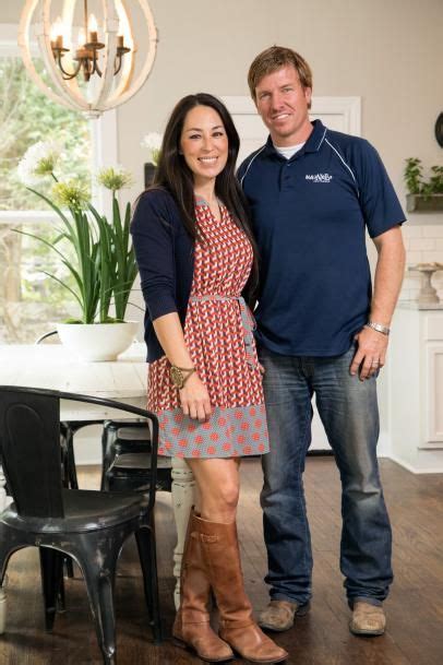 5 Outfits We Adore From Fixer Uppers Joanna Gaines Joanna Gaines