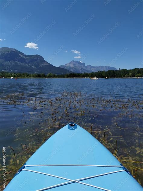 Paddle Sur Le Plan D Eau Du Champsaur Saint Julien En Champsaur Stock