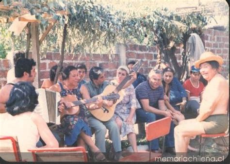 Rolando Cárdenas en la casa de Hernán Sánchez La Reina 1982 Memoria