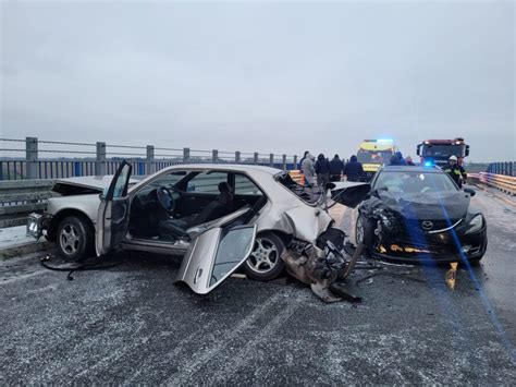 Dźwierzno wypadek na wiadukcie Trzy osoby trafiły do szpitala