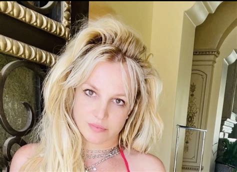 Britney Spears Inexplicably Goes Nude On Social Yet AGAIN Shes