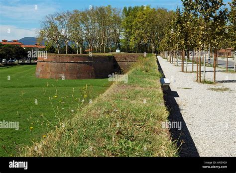 City walls, Lucca, Italy Stock Photo - Alamy