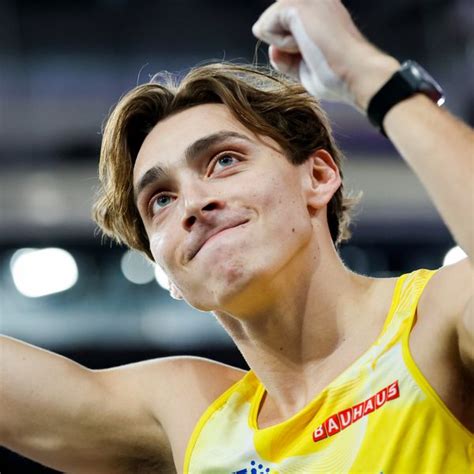 Pressad Duplantis Tog Vm Guld Svt Nyheter