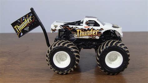 Hot Wheels Monster Jam Thunder 4x4 2017 Unboxing Youtube