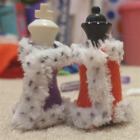 I made Kinger and Queenie as actual chess pieces : r/TheDigitalCircus