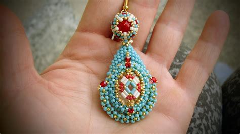 Orecchino Con Triangolo Al Peyote Chenille E Cabochon In Vetro