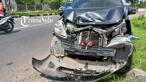 Kecelakaan Karambol Di Jalan Raya SukoharjoWonogiri Tiga Kendaraan