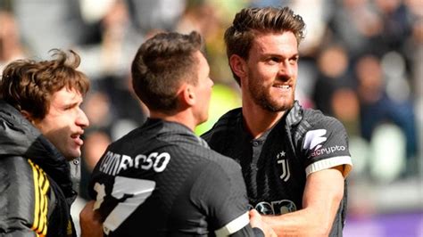 Juventus Frosinone Rugani Al Regala La Vittoria Ai Bianconeri La