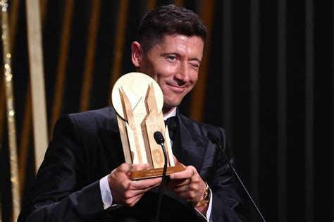 Top Scorer Robert Lewandowski Wins Mueller Trophy DFA