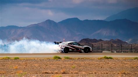 Nissan sets drifting record with GT-R Nismo--update