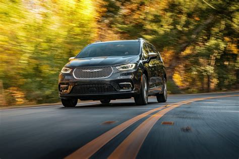 Chrysler Pacifica Debuts With Fresh Looks Awd New U Connect And