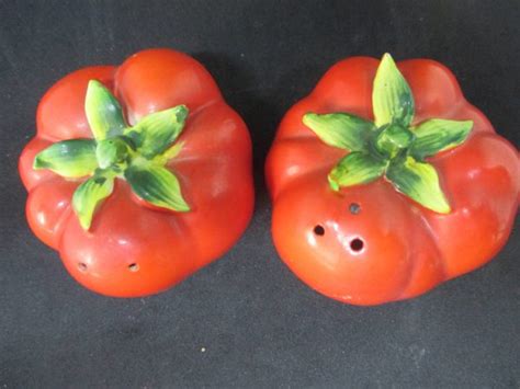 Fantastic 1962 Holt Howard Tomatoes Salt Pepper Shakers Decor