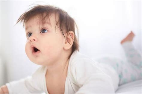 rangkaian nama bayi perempuan islami  arti dilindungi allah