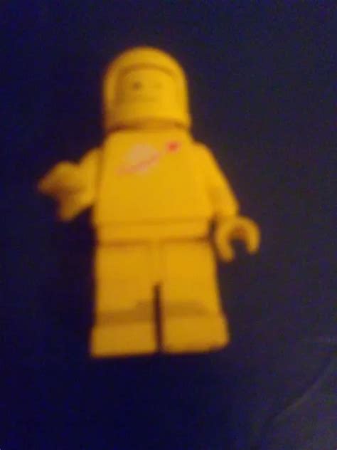 Lego Classic Yellow Space Man Astronaut Minifigure Mini Figure Vintage