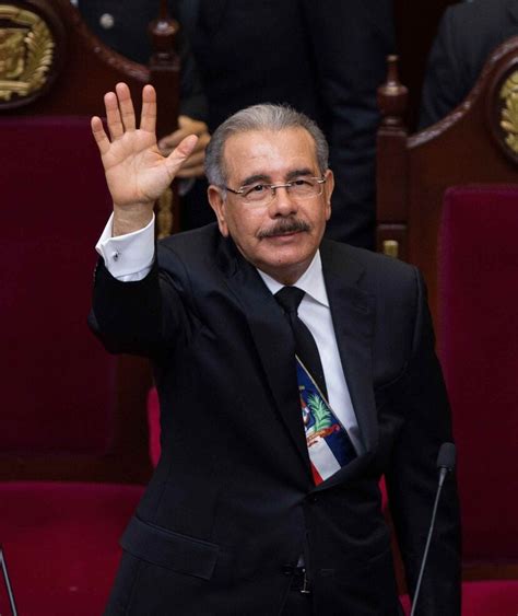 Danilo Medina Renuncia A Sus Aspiraciones A Una Pol Mica Reelecci N