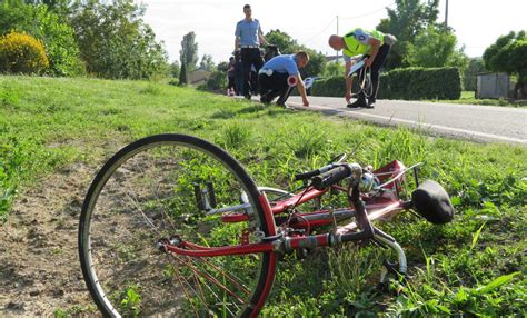 Incidente A Pavia Automobilista Pirata Investe Un Ciclista E Fugge