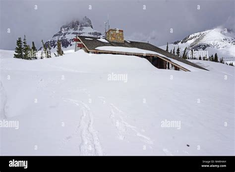 Logan Pass Visitor Center.May Stock Photo - Alamy