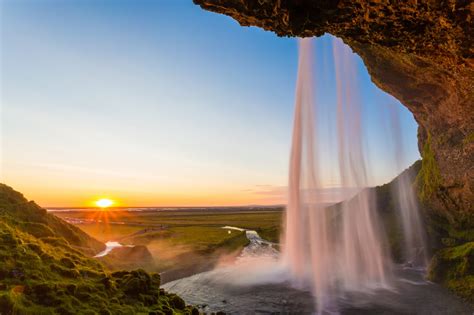 Midnight Sun in Iceland - When and where to see it | Iceland Premium Tours