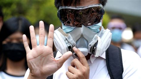 Manifestantes Desaf An La Prohibici N De Usar M Scaras En Hong Kong Y