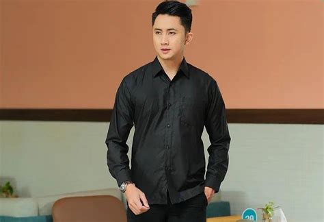 7 Rekomendasi Outfit Kemeja Hitam Pria Yang Elegan Bikin Ganteng