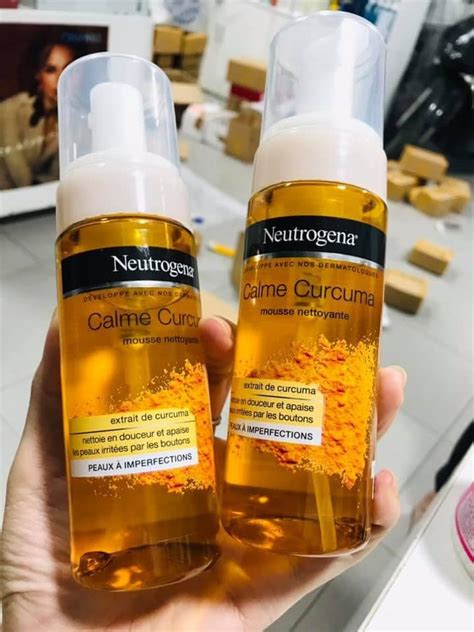 Sữa Rửa Mặt Tạo Bọt Tinh Chất Nghệ Neutrogena Calme Curcuma 150ml Mỹ