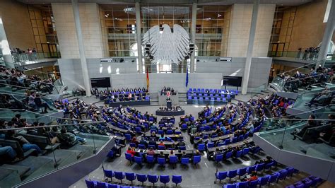 Bundestag Parlament Ber T Ber Vorw Rfe Gegen Afd Und Veteranentag