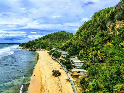 Pantai Pok Tunggal Keindahan Alam Eksotis Di Balik Perbukitan Karst