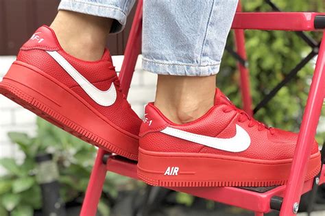 Женские кроссовки Nike Air Force 1 Sage Low красные - Купить с ...