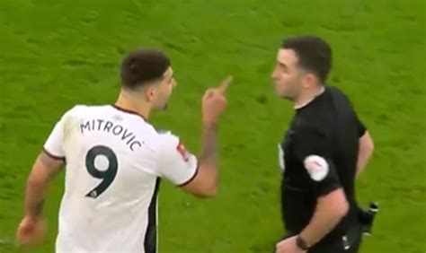 Mitrović napravio haos na Old Traffordu Prijetio sudiji pa se nije