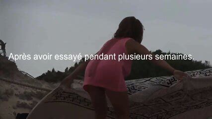 Belle Maman MILF Se Deshabille A La Plage