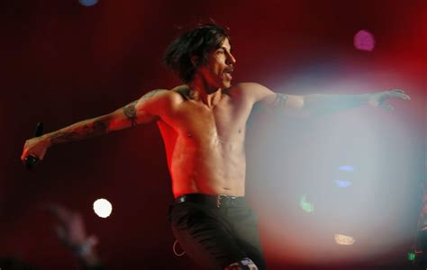 Foto Anthony Kiedis está solteiro desde o fim do namoro a modelo