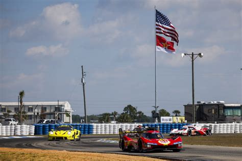 Cadillac Ferrari Porsche Les Hypercars En Piste Sebring