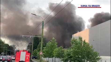 Incendiu La O Hal Industrial N Bra Ov Fl C Rile Au Cuprins Mai