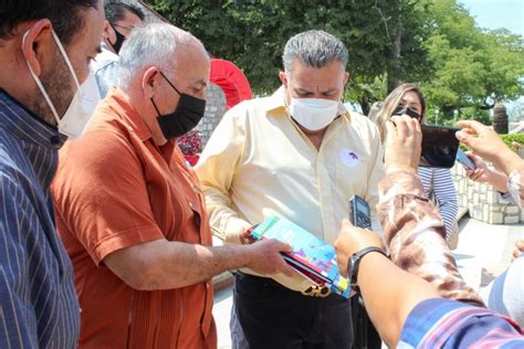 Alcalde Vallense Recibi Donaci N De Libros H Ayuntamiento