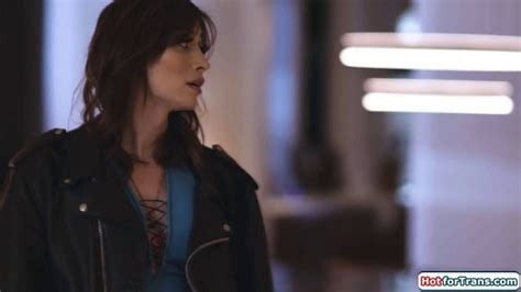 After Apologizing Shemale Korra Del Rio Lets A Guy Anal Her Sabrinahot