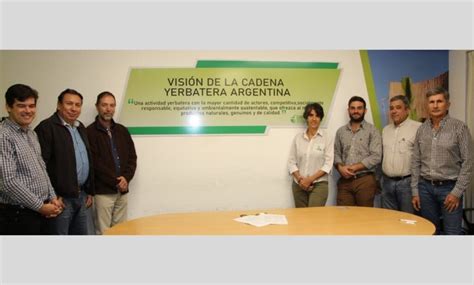 Firmaron convenio para continuar incorporando árboles a los yerbales