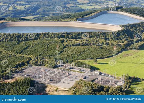 Vue A Rienne Centrale Hydro Lectrique Dans La Campagne Image Stock