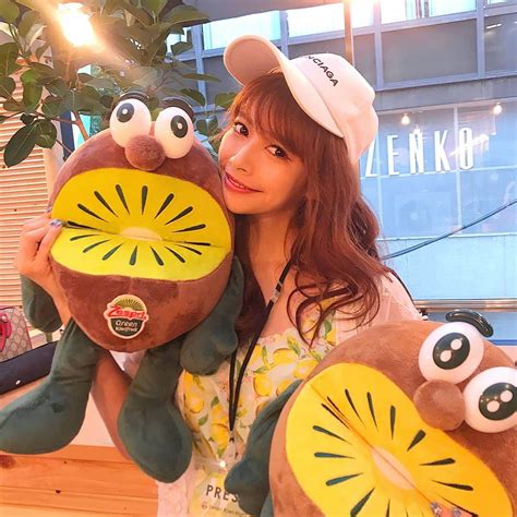 得あゆさんのインスタグラム写真 得あゆinstagram「毎日暑くて夏バテていたけどキウイで元気がでたぁ〜っ🥝💓 ・ キウイのアイスと