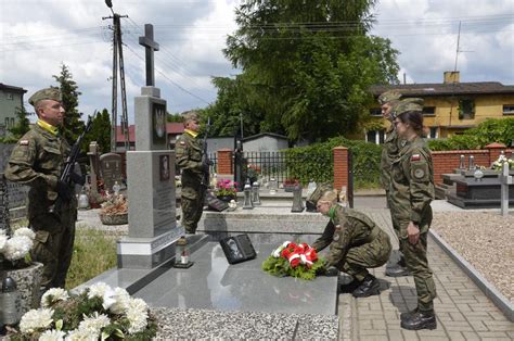 Z O Enie Kwiat W Przy Pomniku Patrona Aktualno Ci