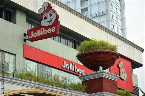 Jollibee fast food restaurant facade in Manila, Philippines Stock Photo ...