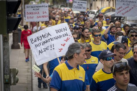 Amplio Seguimiento En La Huelga Convocada En Las Plantas De Michelin De