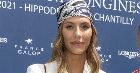 Camille Cerf Canon En Bikini Toute Bronz E Elle D Voile Un D Collet Ultra Glamour